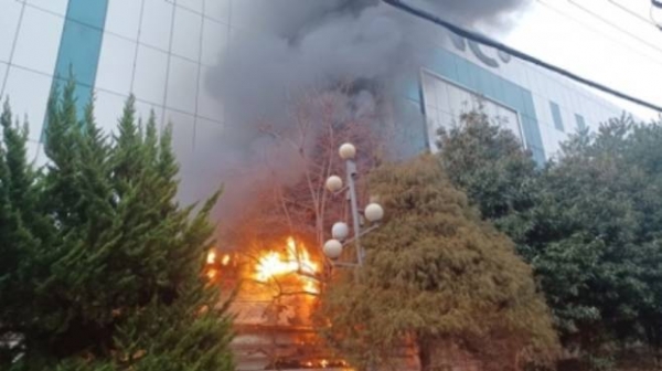 23일 오후 5시 56분께 순천시 조례동 NC백화점 별관 창고에서 화재가 발생했다.(사진//순천소방서)