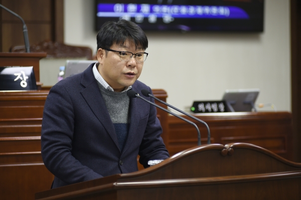 - 순천시의회 이현재 의원이 '2021년 제60회 전라남도 체육대회 순천 유치'를 촉구하고 있다.