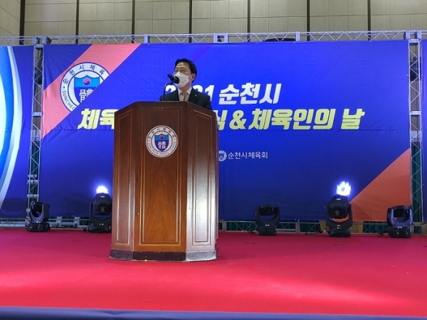 전남 순천시 체육회는 지난 11일 민선 초대 회장인 이상대 회장의 취임식 및 체육인의 날 행사를 개최했다. 사진은 취임사를 하고 있는 이상대 회장