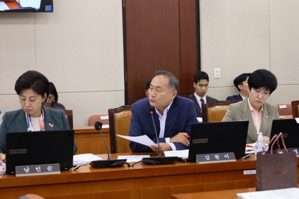 김원이 국회의원 국정감사 질의사진(자료사진)