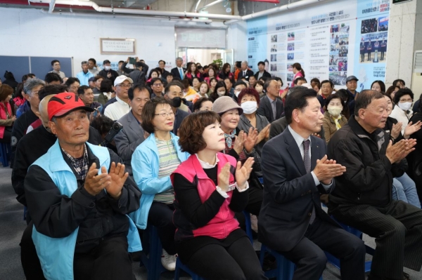 이날 개소식에는 많은 지지자들이 참석해 성황을 이뤘다.