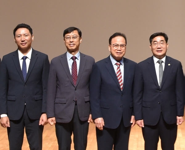 국립순천대학교는 개교 89주년을 맞아 ㈜순일농장 조길현 대표이사, ㈜드림엔지니어링 오진택 대표이사, ㈜더블유피 강건민 대표이사 등 3인을 자랑스러운 순천대인으로 선정했다.