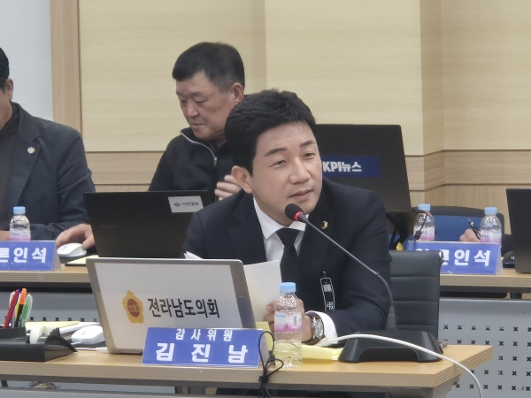 김진남 도의원(더불어 민주당, 순천5) 행정사무감사 사진