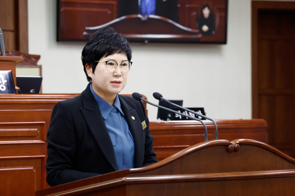 자유발언을 진행하고 있는 순천시의회 서선란 의원