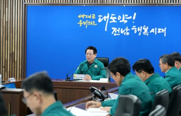 실국장 대책회의를 주재하는 김영록 전남지사