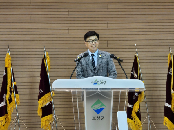 보성군방범연합대장 이취임식에서 축사를 진행하고 있는 김철우 보성군수 모습