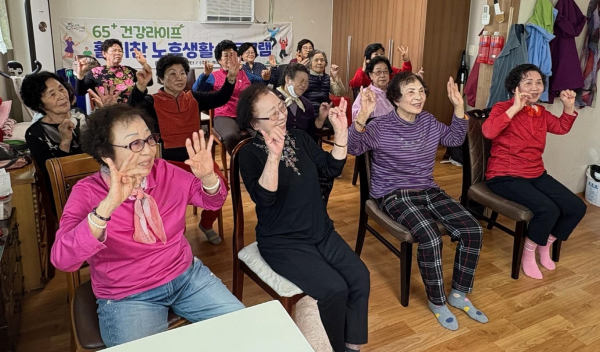 순천시 풍덕동에서 진행하는 활기찬 노후생활 프로그램 반응이 뜨겁다.