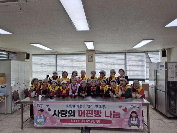 순천시 왕조1동 마중물보장협의체는 어버이날을 맞아 홀몸어르신 안부를 살폈다.