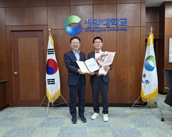 청암대학교 양회송(물리치료학과 교수) 기획처장이 교육발전에 기여한 공로를 인정받아 부총리 겸 교육부장관 표창을 수상했다.
