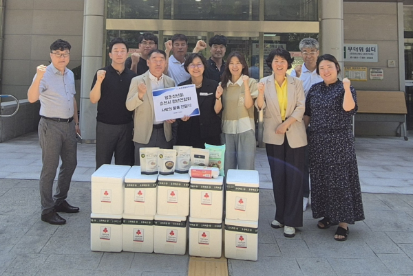 지난 2일 순천 왕조청년회는 관내 독거어르신과 장애인가구의 건강한 여름나기를 위해 식료품 꾸러미 10세트를 왕조1동에 전달했다.